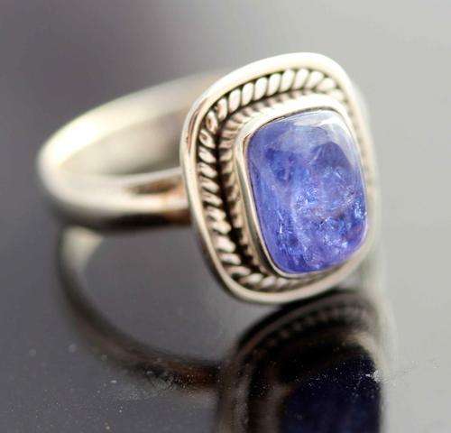 GORGEOUS NATURAL TANZANITE IN DARK LILAC COLOUR. SOLID STERLING SILVER RING.