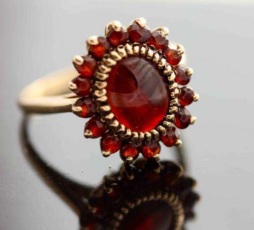 STUNNING VINTAGE ONE CARAT GARNET. LARGE! 9ct GOLD. 4,1 grams. BIRMINGHAM ASSAY HALLMARK