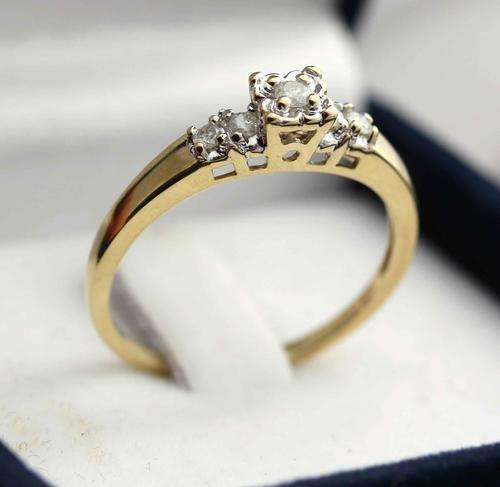 14 CARAT GOLD DIAMOND ENGAGEMENT RING. 5 DIAMONDS RAISED SQUARE SETTING. SHEFFIELD ASSAY