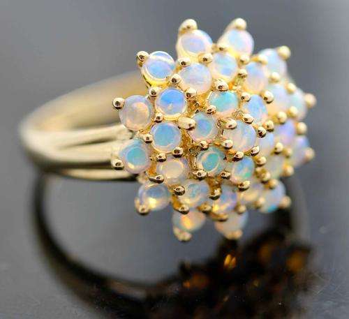 HUGE NATURAL OPAL (1,24 carats) CLUSTER. 9CT YELLOW GOLD RING. JEWELLER AUTHENTICATED! HEAVY 4,2g