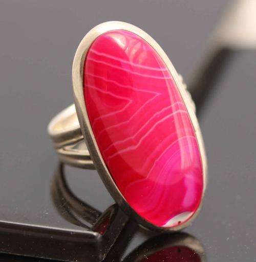 LARGE VALENTINE-DEEP-PINK BOTSWANA AGATE RING. REAL STERLING SILVER 925. HEAVY 7,2 grams!