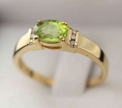 BEAUTIFUL BRIGHT PERIDOT (0,75ct)  DIAMOND YELLOW GOLD RING. JEWELLER AUTHENTICATED!