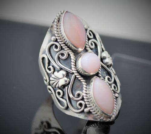 LARGE NATURAL PINK OPAL DECORATIVE FRAME STERLING SILVER RING 925. HEAVY 8,7g!