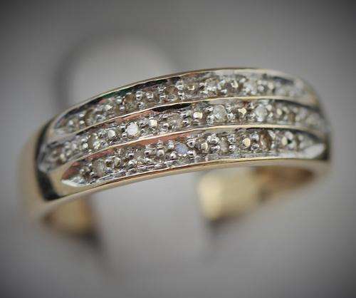 TRIPLE ROW DIAMOND BAND 9ct GOLD RING. ENGLISH HALLMARKED! BIRMINGHAM ASSAY