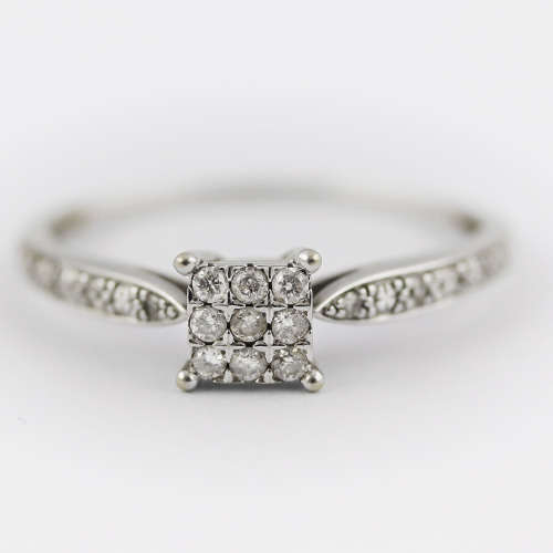 WHITE 9CT GOLD DIAMOND RING. COMES WITH INDEPENDENT AUTHENTICATION and EVALUATION CERT FOR R13`000