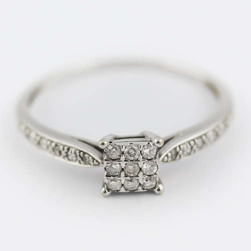WHITE 9CT GOLD DIAMOND RING. COMES WITH INDEPENDENT AUTHENTICATION and EVALUATION CERT FOR R13`000