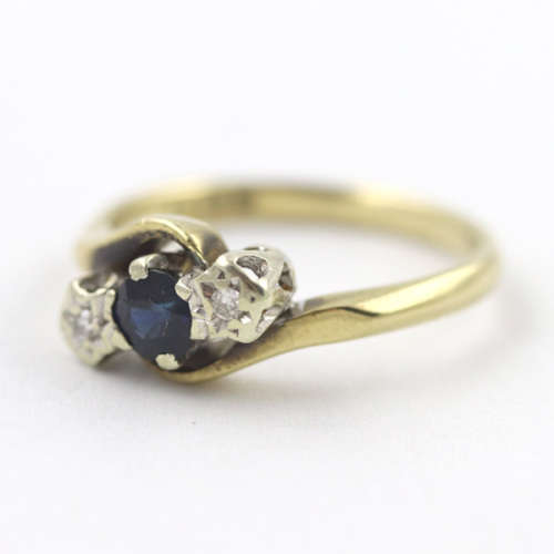 ENGLISH SAPPHIRE AND DIAMOND 9CT YELLOW & WHITE GOLD RING Incl JEWELLER`S EVALUATION R17'000
