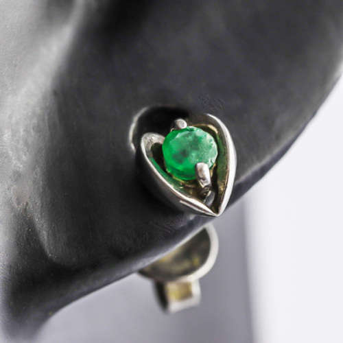 VINTAGE HEART DESIGN EMERALD SOLID STERLING SILVER STUD EARRINGS PART OF `ESTATE COLLECTION` ENGLAND