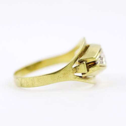 UNUSUAL ENGLISH VINTAGE DIAMOND TRILOGY 14CT YELLOW GOLD RING WITH JEWELLER EVALUATION R10`000