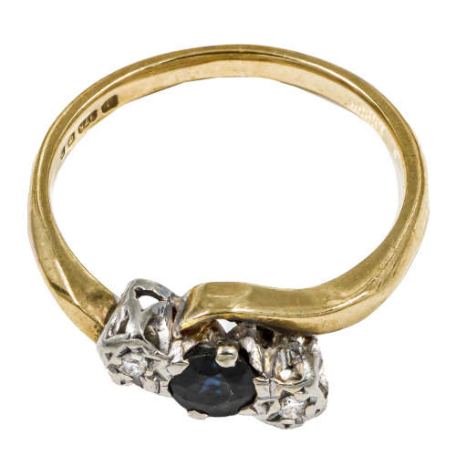 ENGLISH SAPPHIRE AND DIAMOND 9CT YELLOW & WHITE GOLD RING Incl JEWELLER`S EVALUATION R17'000