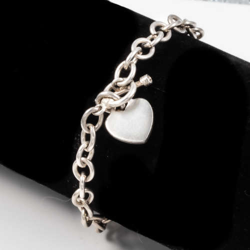 COLLECTABLE VINTAGE HEAVY SOLID STERLING SILVER BRACELET WITH TOGGLE CLOSURE AND HEART TAG