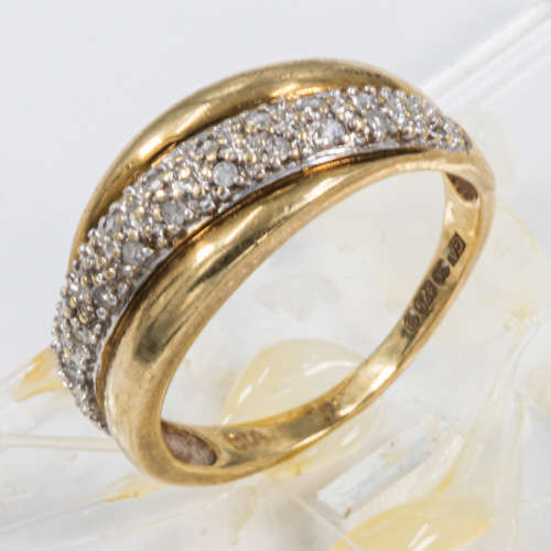 CLASSIC VINTAGE DIAMOND 9CT YELLOW GOLD RING. WELL-HALLMARKED. * JEWELLER EVALUATION R 15`000 *