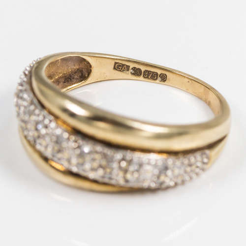 CLASSIC VINTAGE DIAMOND 9CT YELLOW GOLD RING. WELL-HALLMARKED. * JEWELLER EVALUATION R 15`000 *