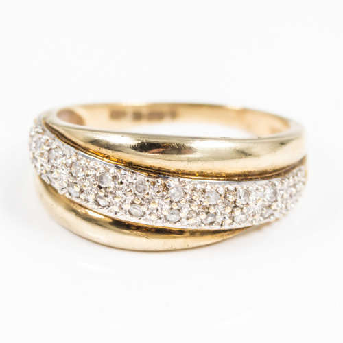 CLASSIC VINTAGE DIAMOND 9CT YELLOW GOLD RING. WELL-HALLMARKED. * JEWELLER EVALUATION R 15`000 *