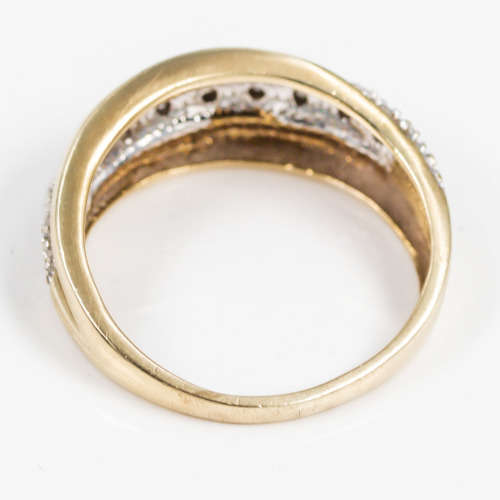 CLASSIC VINTAGE DIAMOND 9CT YELLOW GOLD RING. WELL-HALLMARKED. * JEWELLER EVALUATION R 15`000 *
