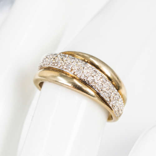 CLASSIC VINTAGE DIAMOND 9CT YELLOW GOLD RING. WELL-HALLMARKED. * JEWELLER EVALUATION R 15`000 *
