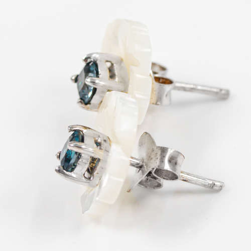 CONTEMPORARY DESIGN NATURAL `LONDON BLUE` TOPAZ & MOTHER OF PEARL STERLING SILVER STUD EARRINGS. 925