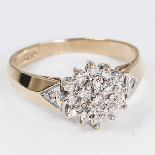 CLASSIC VINTAGE DIAMOND CLUSTER RING IN 9CT YELLOW & WHITE GOLD. *JEWELLER EVAL. CERT. R18`500*