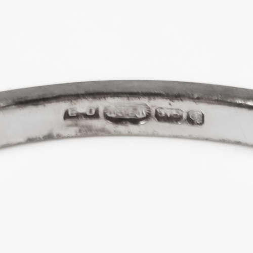 CLASSIC VINTAGE DIAMOND SOLITAIRE 9CT WHITE GOLD RING. * INDEPENDENT JEWELLER VALUATION R10`000 *