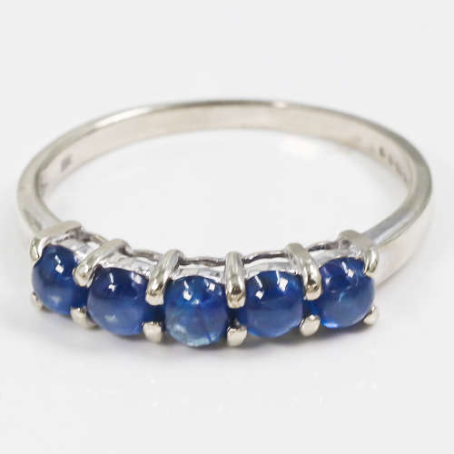 STRIKING VINTAGE SAPPHIRE 9CT WHITE GOLD RING. 375. ENGLISH HALLMARKS
