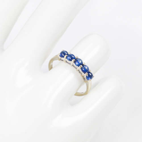 STRIKING VINTAGE SAPPHIRE 9CT WHITE GOLD RING. 375. ENGLISH HALLMARKS