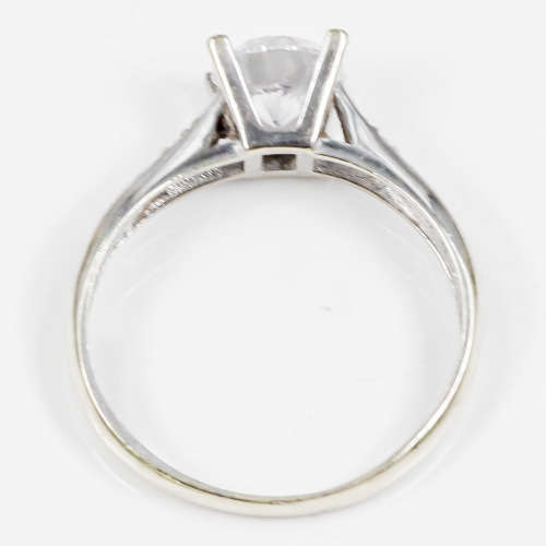 ELEGANT 9CT WHITE GOLD RING ENGLISH HALLMARK CUBIC ZIRCONIA RING W/ *JEWELLER EVALUATION R6`500 *