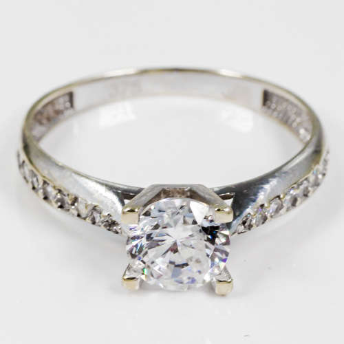 ELEGANT 9CT WHITE GOLD RING ENGLISH HALLMARK CUBIC ZIRCONIA RING W/ *JEWELLER EVALUATION R6`500 *