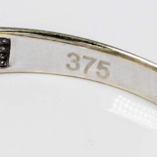 ELEGANT 9CT WHITE GOLD RING ENGLISH HALLMARK CUBIC ZIRCONIA RING W/ *JEWELLER EVALUATION R6`500 *