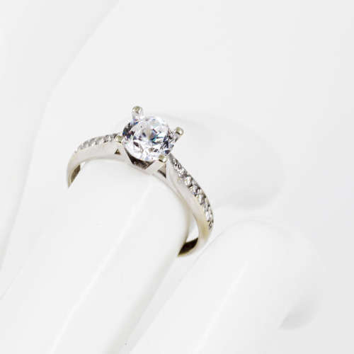 ELEGANT 9CT WHITE GOLD RING ENGLISH HALLMARK CUBIC ZIRCONIA RING W/ *JEWELLER EVALUATION R6`500 *
