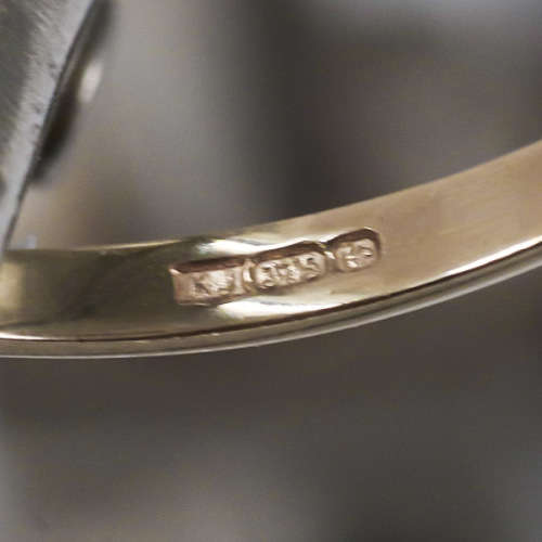 CLASSIC PERIDOT SOLITAIRE 9CT YELLOW GOLD RING. 0,54 CARAT PERIDOT. 375.