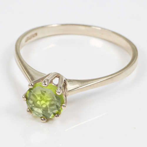 CLASSIC PERIDOT SOLITAIRE 9CT YELLOW GOLD RING. 0,54 CARAT PERIDOT. 375.