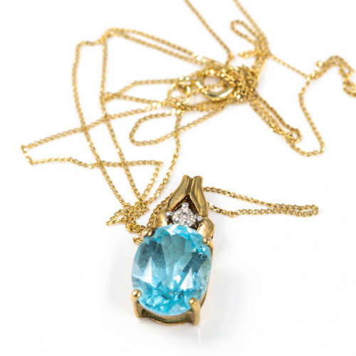 SKY BLUE TOPAZ & DIAMOND PENDANT NECKLACE IN 9CT YELLOW GOLD. *JEWELLER EVAL. CERT. R15`000*
