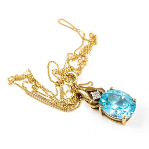 SKY BLUE TOPAZ & DIAMOND PENDANT NECKLACE IN 9CT YELLOW GOLD. *JEWELLER EVAL. CERT. R15`000*