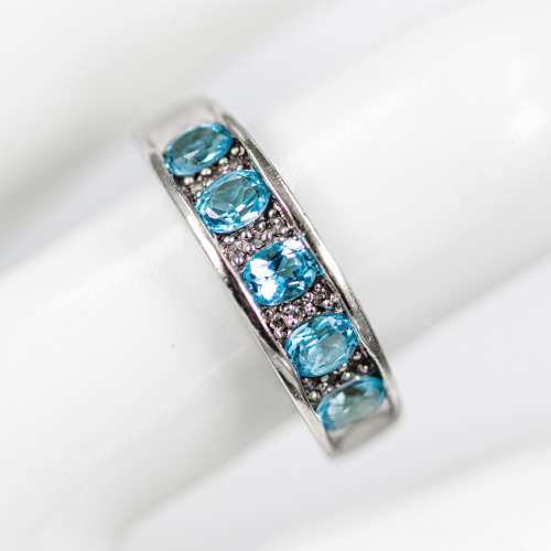 DIAMOND & SKY BLUE TOPAZ 9CT WHITE GOLD RING. 375. GLORIOUS COLOUR!