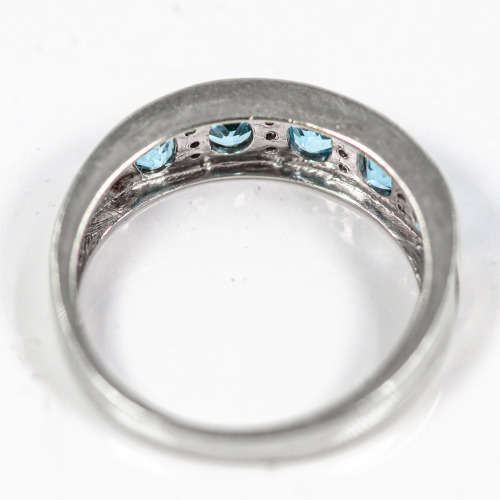 DIAMOND & SKY BLUE TOPAZ 9CT WHITE GOLD RING. 375. GLORIOUS COLOUR!