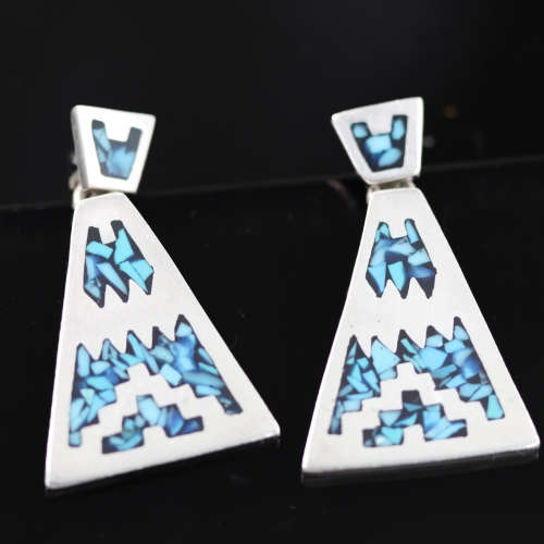 TURQUOISE AND MEXICAN STERLING SILVER EARRINGS WITH INLAY DESIGN. 925