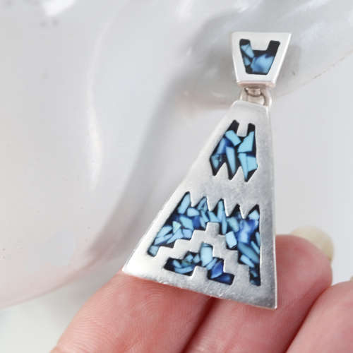 TURQUOISE AND MEXICAN STERLING SILVER EARRINGS WITH INLAY DESIGN. 925