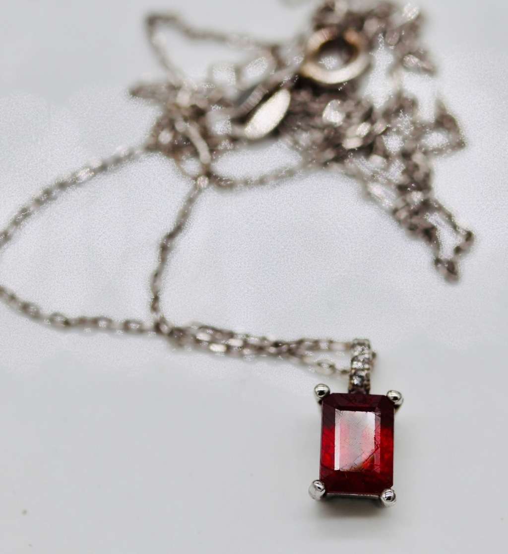 VINTAGE NATURAL GARNET STERLING SILVER PENDANT NECKLACE. 925