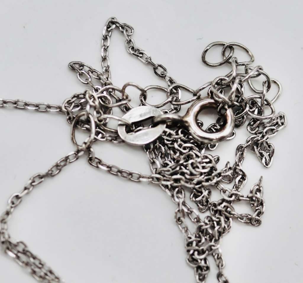 VINTAGE NATURAL GARNET STERLING SILVER PENDANT NECKLACE. 925