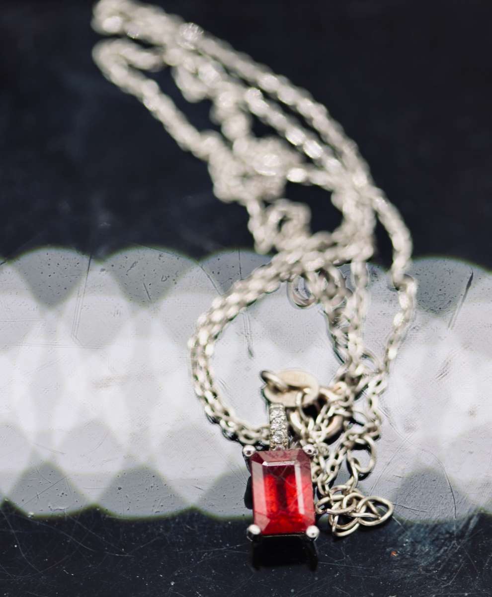 VINTAGE NATURAL GARNET STERLING SILVER PENDANT NECKLACE. 925