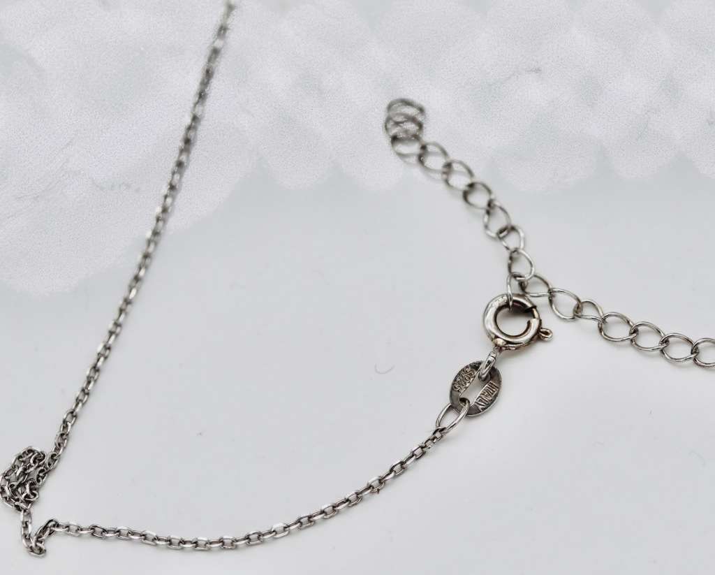 VINTAGE NATURAL GARNET STERLING SILVER PENDANT NECKLACE. 925