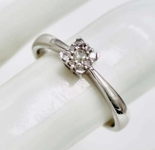 VINTAGE DIAMOND 9CT WHITE GOLD RING. MODERN DESIGN, 0.15CT TOTAL. WELL-HALLMARKED