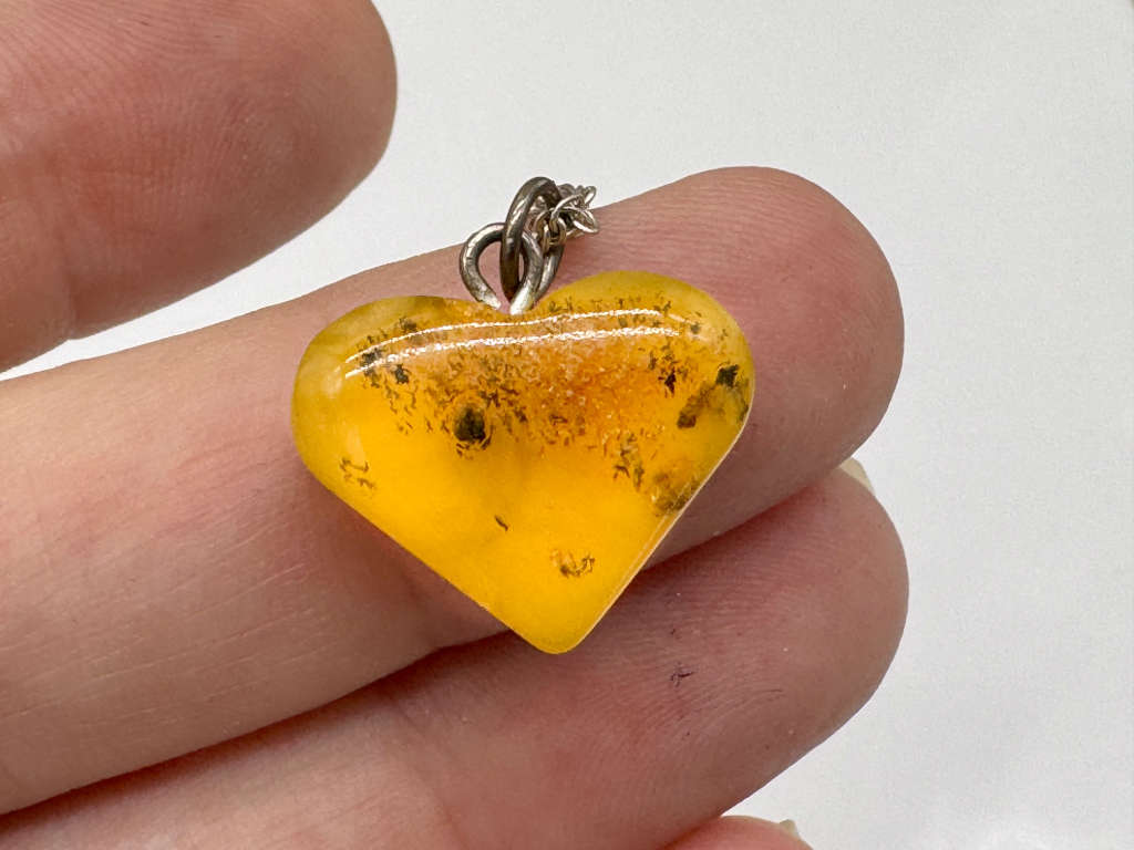 NATURAL BUTTERSCOTCH AMBER STERLING SILVER PENDANT ON STERLING SILVER CHAIN