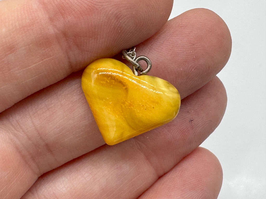 NATURAL BUTTERSCOTCH AMBER STERLING SILVER PENDANT ON STERLING SILVER CHAIN