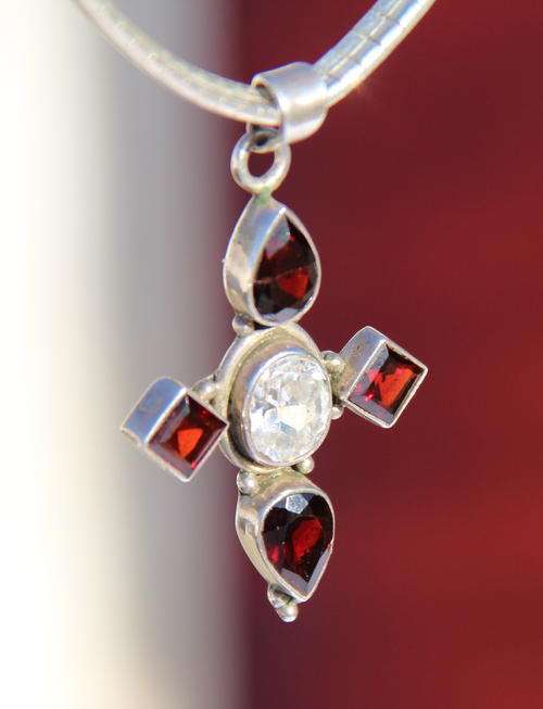GARNETS IN STERLING SILVER CROSS (chain not included)