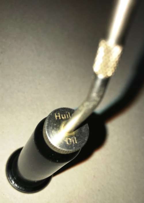 VINTAGE HUILE OIL CAN ELNA SEWING MACHINE THUMB OILER SWISS MADE (1960's)