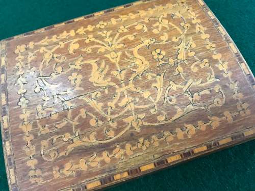 ORNATE WOODEN BOX LID
