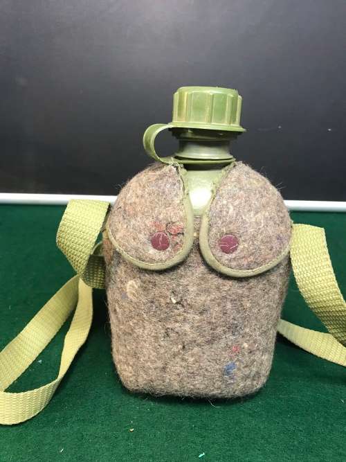 WATER BOTTLE (Canteen) & FELT POUCH, 1 LITER.