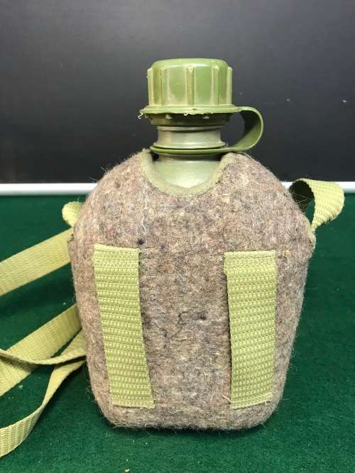 WATER BOTTLE (Canteen) & FELT POUCH, 1 LITER.