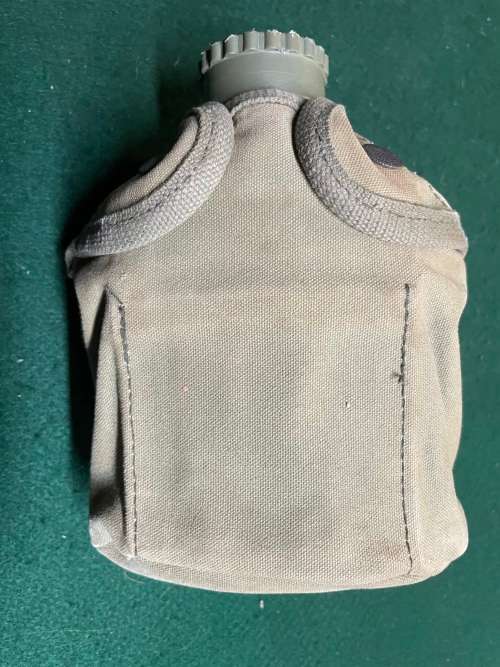 RHODESIAN BUSH WAR: PATTERN 64 WATER-BOTTLE AND PATTERN 37 ALUMINIUM DIXIES